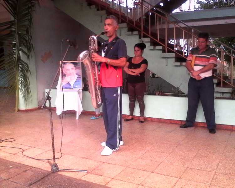 Miguel Ángel Alarcón, saxophonist who delighted those present.