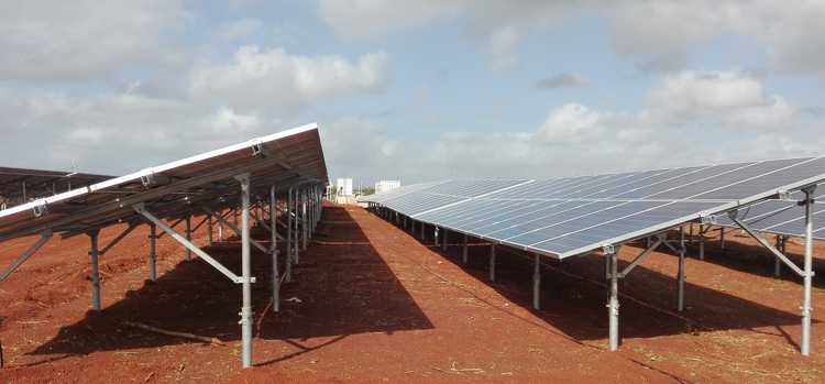 Paneles fotovoltaico en Sierra de Cubitas.