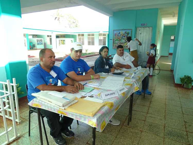 Polling station in Cubitas Popular Council.