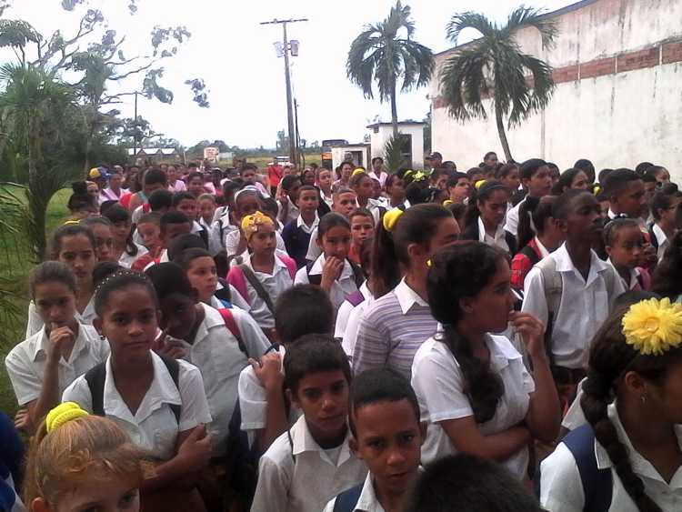 Teachers and students present at the meeting.