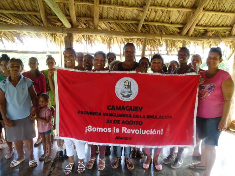 Women involved in Cuban Revolution´s tasks.