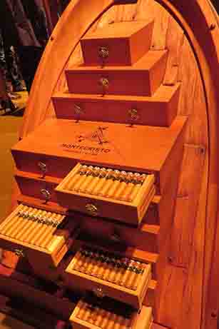 166.humidor Montecristo vert