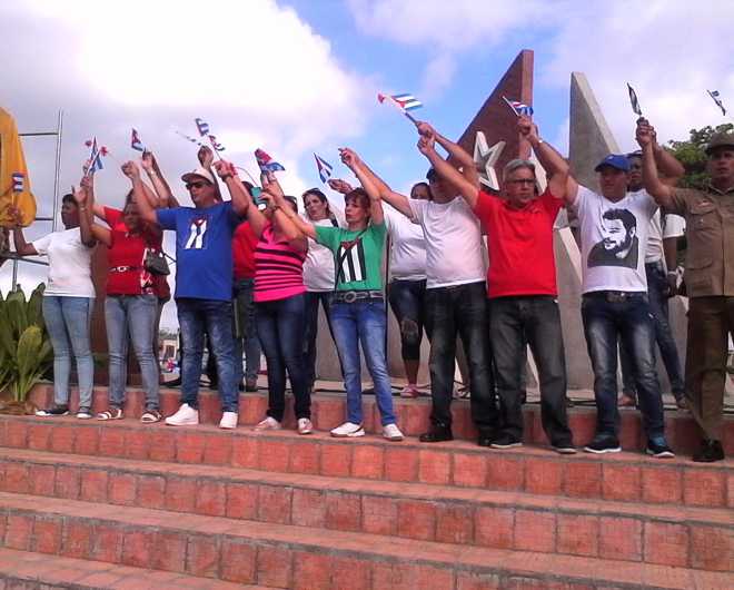 Dirigentes  del Partido Comunista de Cuba y del Gobierno.