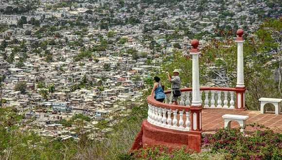 Mirador de La Loma de la Cruz, sitio emblemático de la ciudad de Holguín, luego de ser sometida a un programa de rehabilitación integral./Foto: Juan Pablo Carreras/ACN