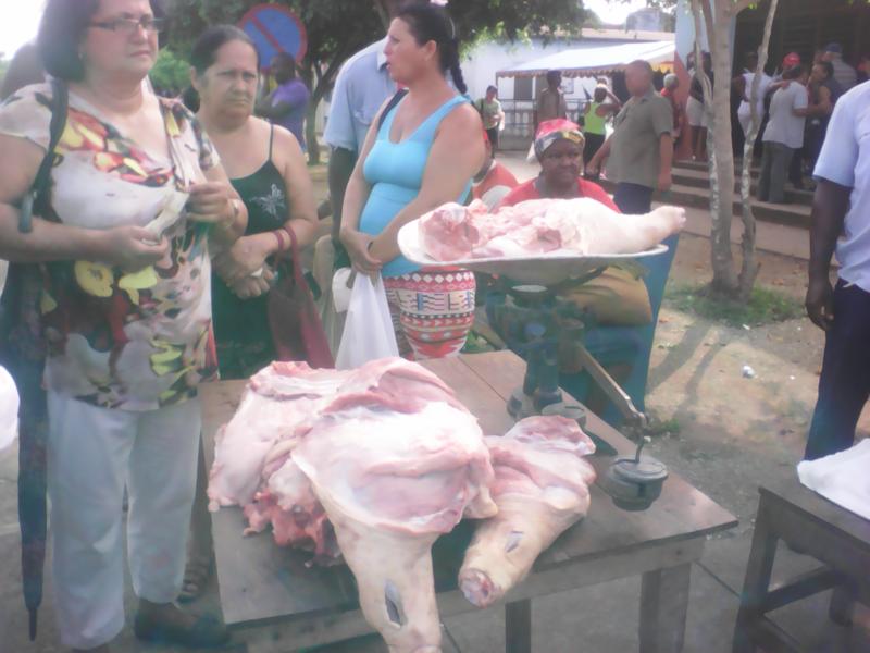 Venta de alimentos a la población/Foto: Miguel Ángel Quiroga Acosta