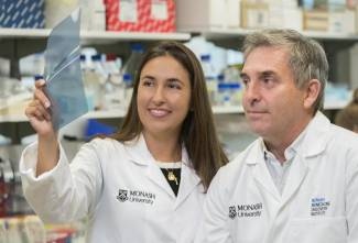 Eliana Mariño (izquierda) y Charles Mackay. (Foto: Monash University)