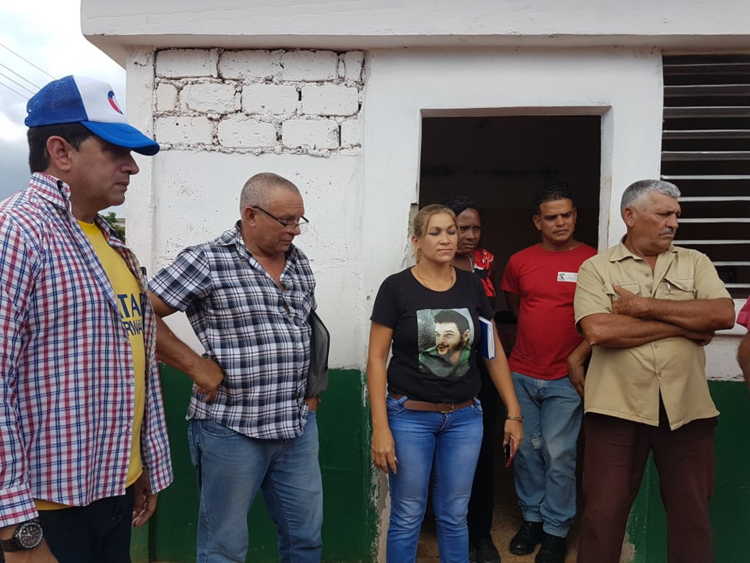 Encuentro de las máximas autoridades políticas y gubernamentales de Camagüey con trabajadores y directivos de la Unidad Empresarial de Base Camilo Cienfuegos en Saimí.
