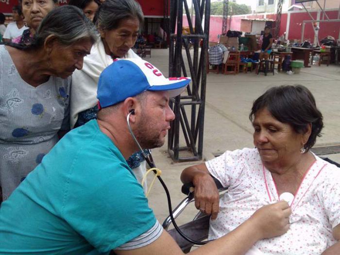 La brigada 23 del Contingente Henry Reeve llegó hace ocho días a Perú para contribuir a mitigar los daños causados por las intensas lluvias./ Foto: Granma