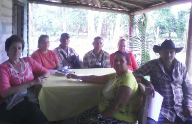 Delegados del Consejo Popular y autoridades gubernamentales