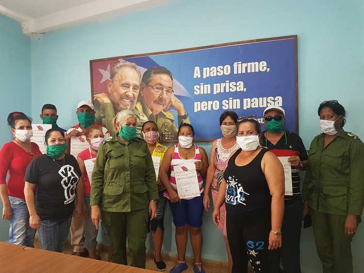 Reconocen a trabajadores del PCC en Sierra de Cubitas./Foto: Autora