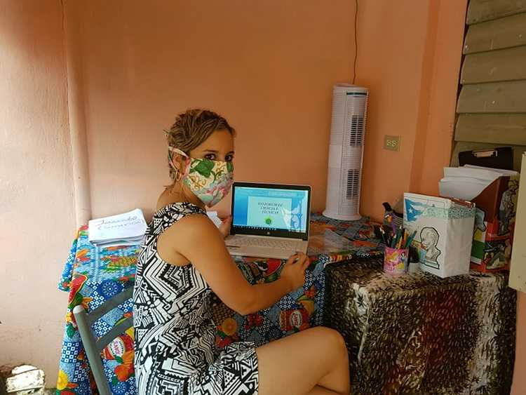Joven cubiteña que contribuye al ahorro./Foto: Autora