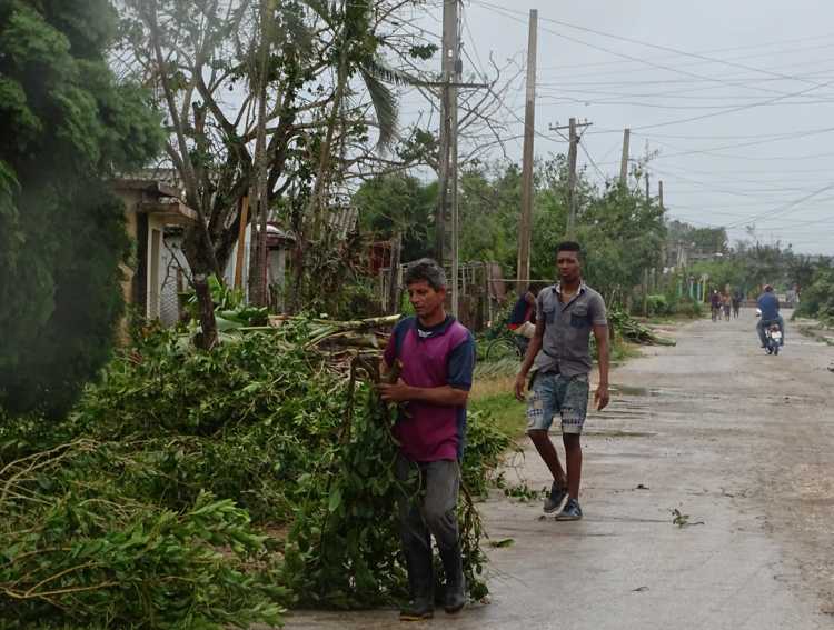 Accionar de los vecinos tras afectaciones de Irma.