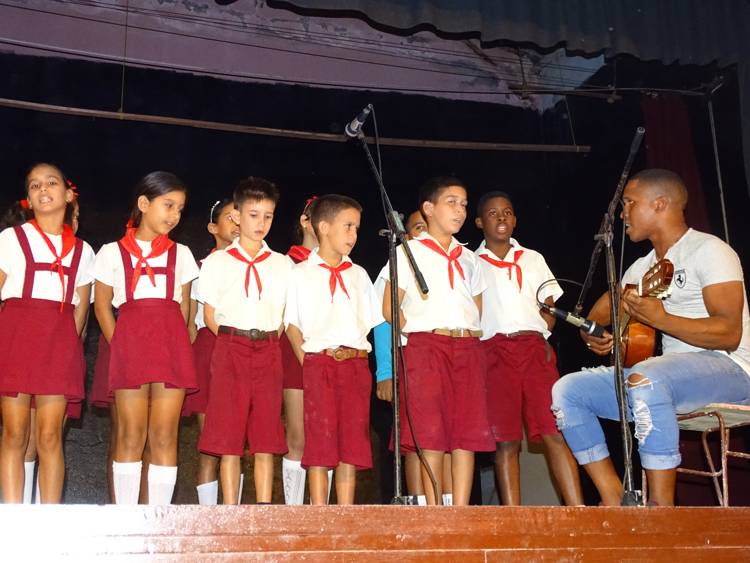 Aficionados de la escuela Forjadores del futuro.