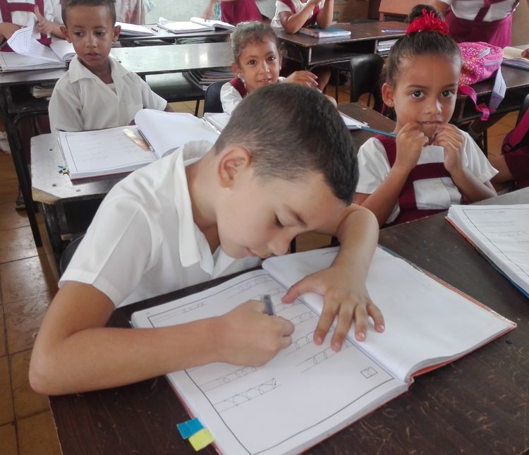 Alumno de la escuela primaria José Martí./Foto: Dayanis Dutil Preval