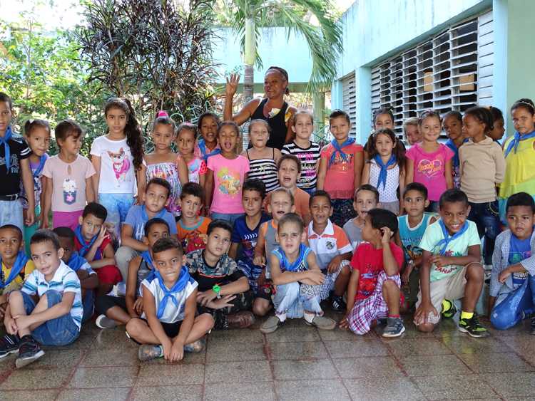 Alumnos de la escuela primaria Héroe de Yaguajay en la Comunidad Cubitas.