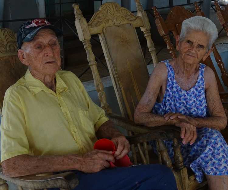 Antonio Castro Melendrez y Reneida Reyes González, matrimonio con 61 años de casados.