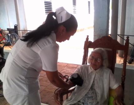 Asistencia médica durante las 24 horas del día.