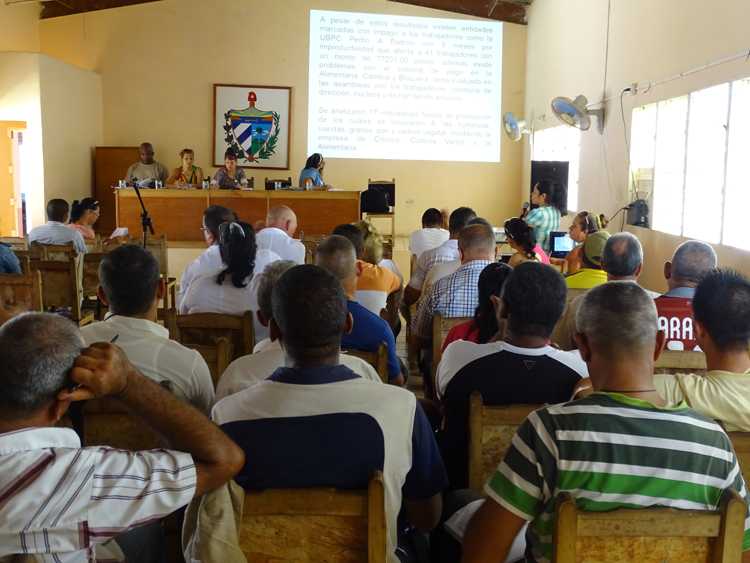 Asistentes al Pleno Municipal.