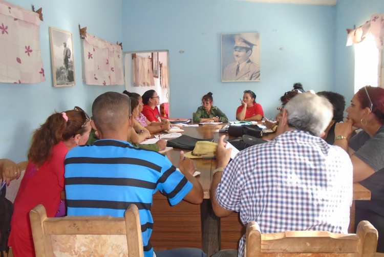 Autoridades electorales provinciales  intercambian con homólogas en Sierra de Cubitas.