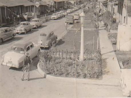 Avenida Villalba vista desde la esquina de calle Cándido González hacia el Centro comercial (Sola 1956).