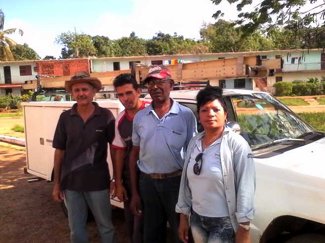 Brigada que acometió las labores de reubicación de las líneas.