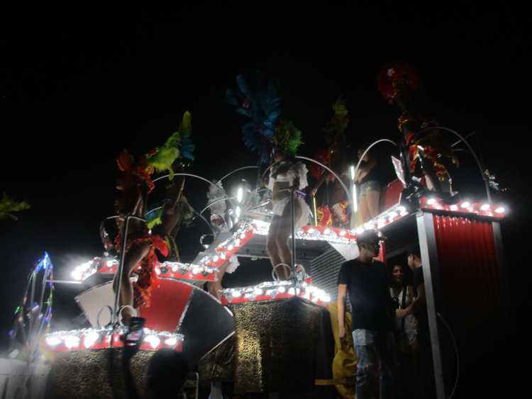Carroza de estudiantes.