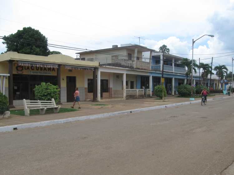 Centro Comercial de Sola, cabecera municipal de Sierra de Cubitas.