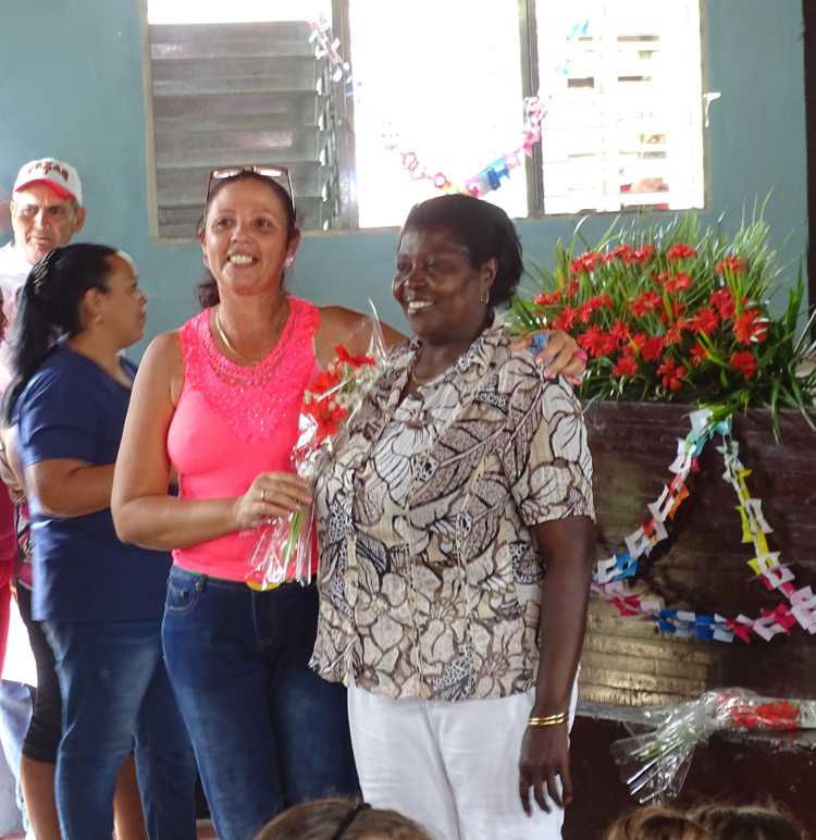 Cira Pedroso (a la dercha), educadora destacada.
