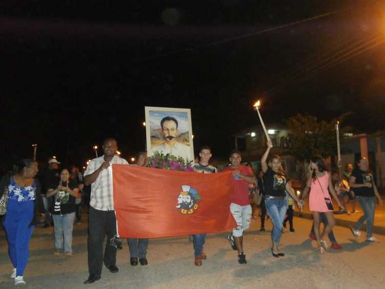 Desfile de las antorchas en Sierra de Cubitas./Foto: Autora