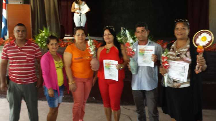 Docentes y directivos de Educación con resultados destacados.