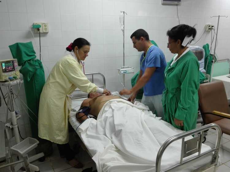 Doctora Katia Cánova (de izquierda a derecha) colaboradora en África./Foto: Autora