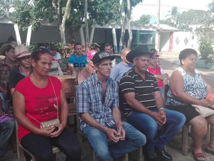 Donantes volunatarios de sangre durante el acto de reconocimiento.