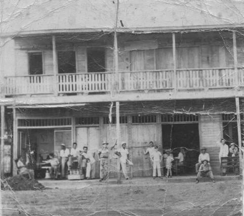 Edificación de la antigua Avenida Villalba y local donde luego radicara el Bar de Bouza (Sola 1934)