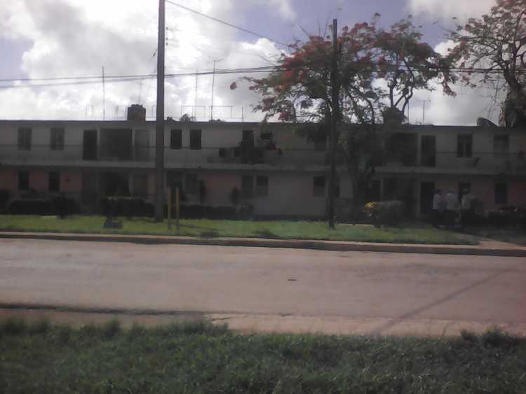 Edificio multifamiliar del micro-distrito de Sola.
