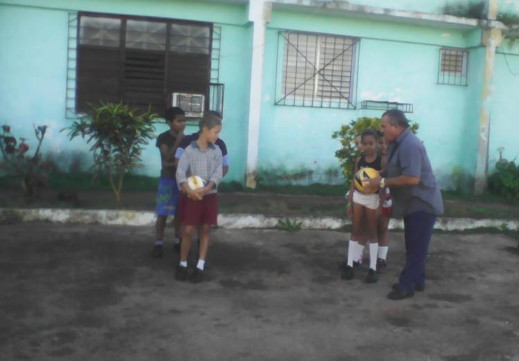 Educar con amor debe ser la principal característica del maestro.