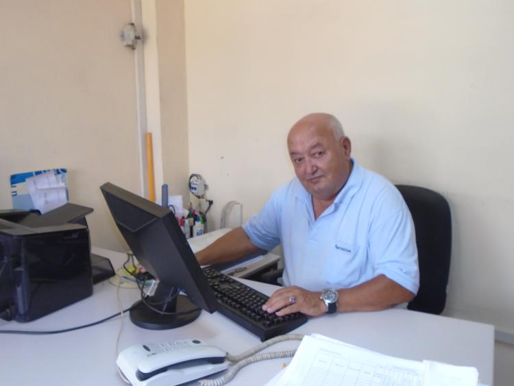 Elier Expósito, director del punto de ETECSA en Sierra de Cubitas.