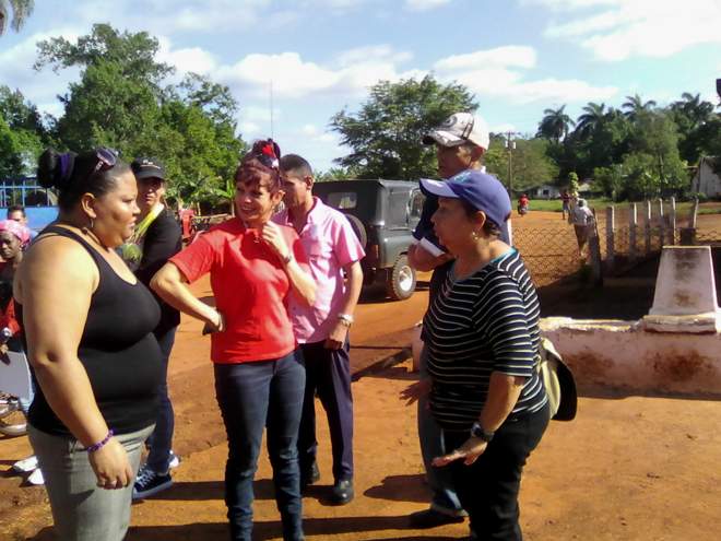 Máximas autoridades intercambian con delegados.