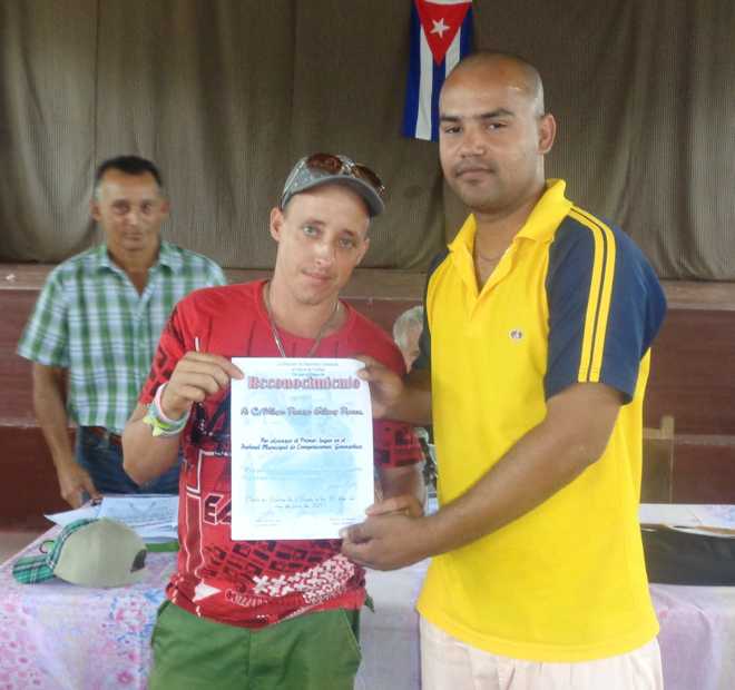 Engelberto Velázquez, ganador del evento municipal de tablas gimnásticas.