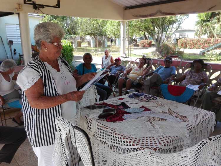 Enma de la Caridad Siforntes Morales en la exposición de su ponencia.