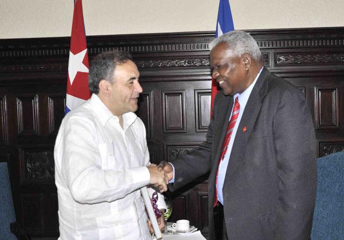 Esteban Lazo recibe a su homólogo de Chile./Foto: Radio reloj