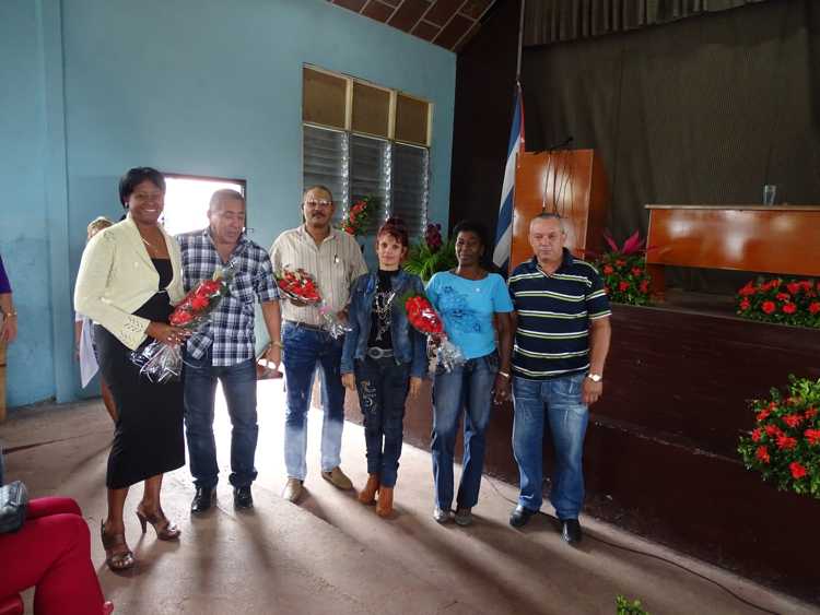 Estímulo a delegados que en la etapa cumplieron años.