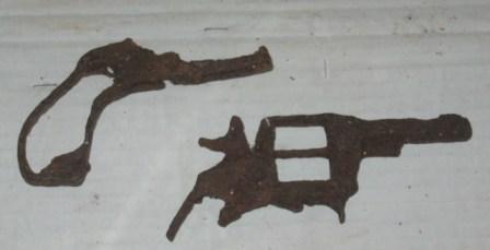 Estos revolveres pertenecientes a norteamericanos que vivieron en La Gloria se exponen entre la muestra de objetos de la epoca