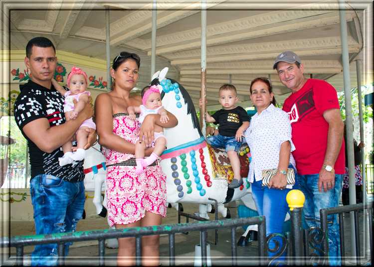 Familia cubiteña comparte día de diversión.