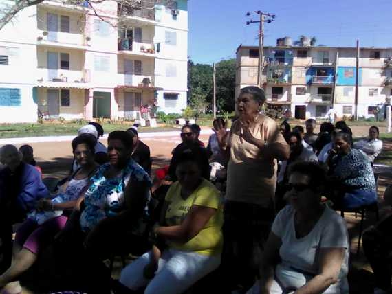 Féminas fortalecen funcionamiento de su organización de base.