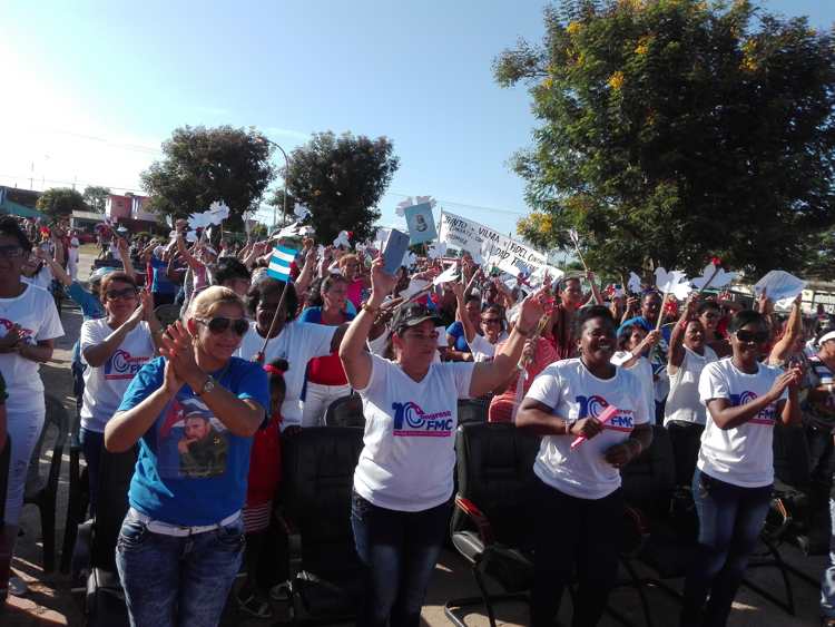 Féminas cubiteñas festejan el 23 de Agosto. (Foto: Autora)