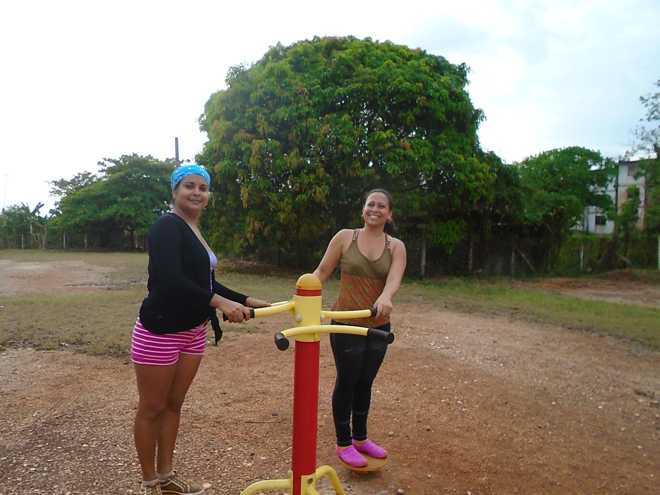 Féminas cubiteñas en actividad física.