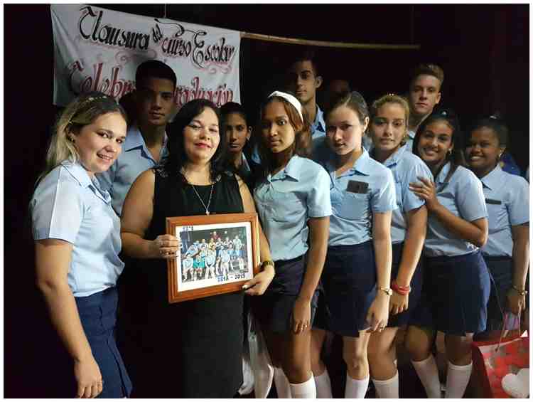 Graduación de estudiantes de 12 grado en comunidad Cubitas.