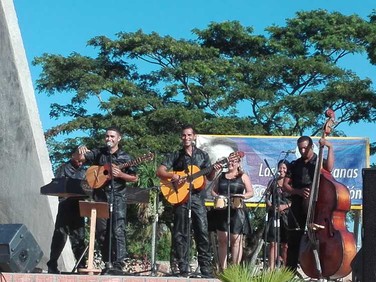 Grupo Son de la Sierra se coloca en la preferencia de grandes y chicos.