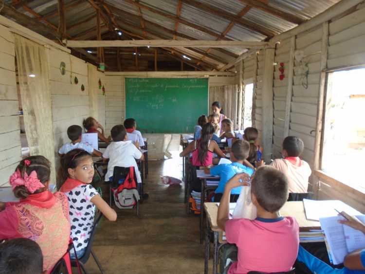 Hogar de la maestra Maileni Guillén convertida en aula.