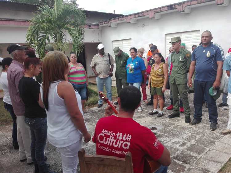 Homenaje en Sierra de Cubitas a  oficiales destacados.